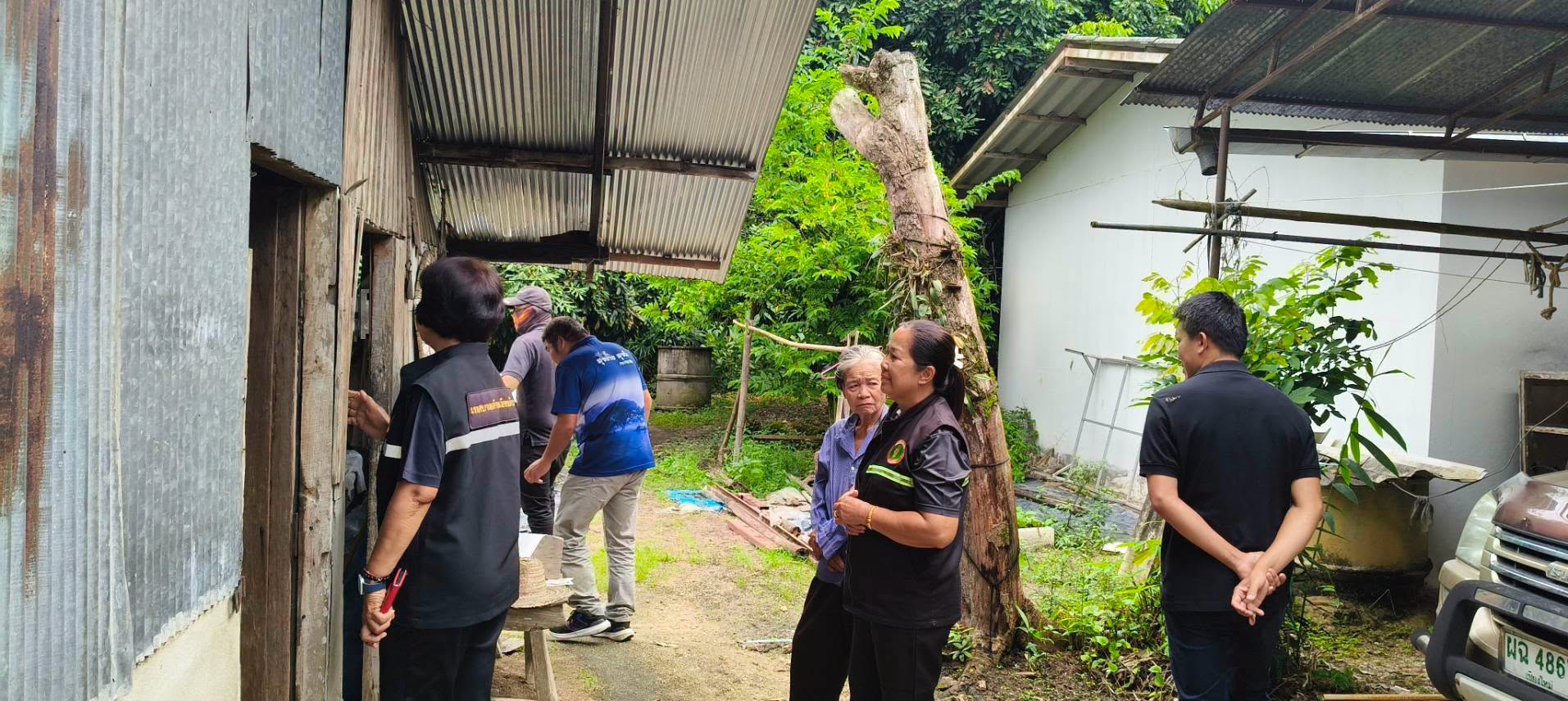 เทศบาลตำบลเวียงพร้าว ลงพื้นที่สำรวจบ้านผู้ประสบความเดือดร้อน เตรียมปรับปรุงที่อยู่อาศัย