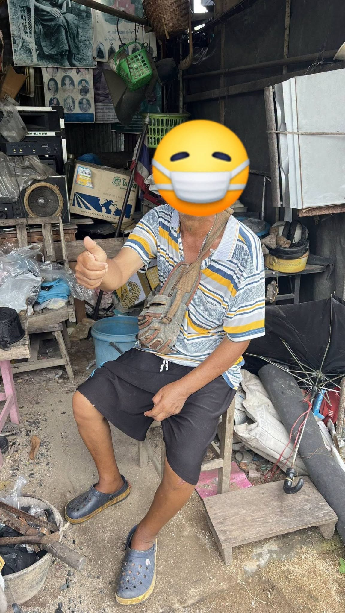 เทศบาลตำบลเวียงพร้าว ลงพื้นที่แจกจ่ายกระสอบทราย เตรียมพร้อมรับมือฤดูฝน