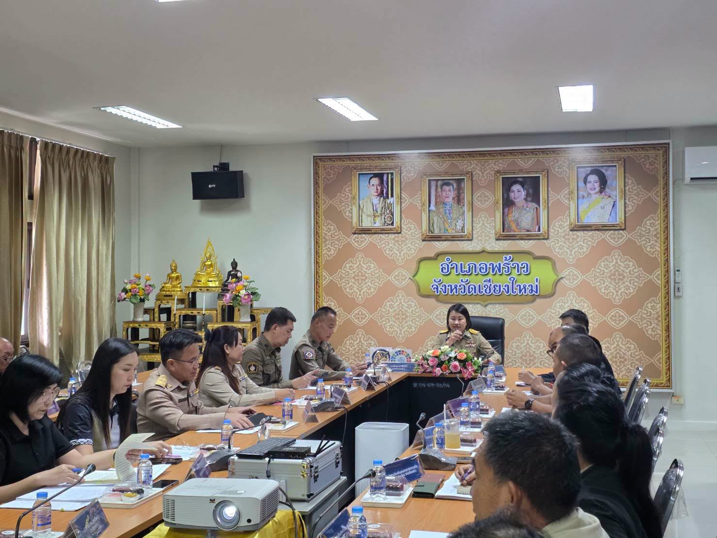 เทศบาลตำบลเวียงพร้าว ร่วมประชุมหัวหน้าส่วนราชการและคณะกรรมการบริหารงานอำเภอพร้าว ครั้งที่ 8/2569