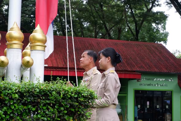 เทศบาลตำบลเวียงพร้าว ร่วมกิจกรรมเคารพธงชาติ พร้อมมอบรางวัลการแข่งขัน ยิงลูกโทษเพื่อน้อง
