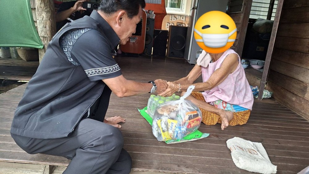 เทศบาลตำบลเวียงพร้าว ลงพื้นที่ช่วยเหลือผู้ประสบอุทกภัยอย่างต่อเนื่อง