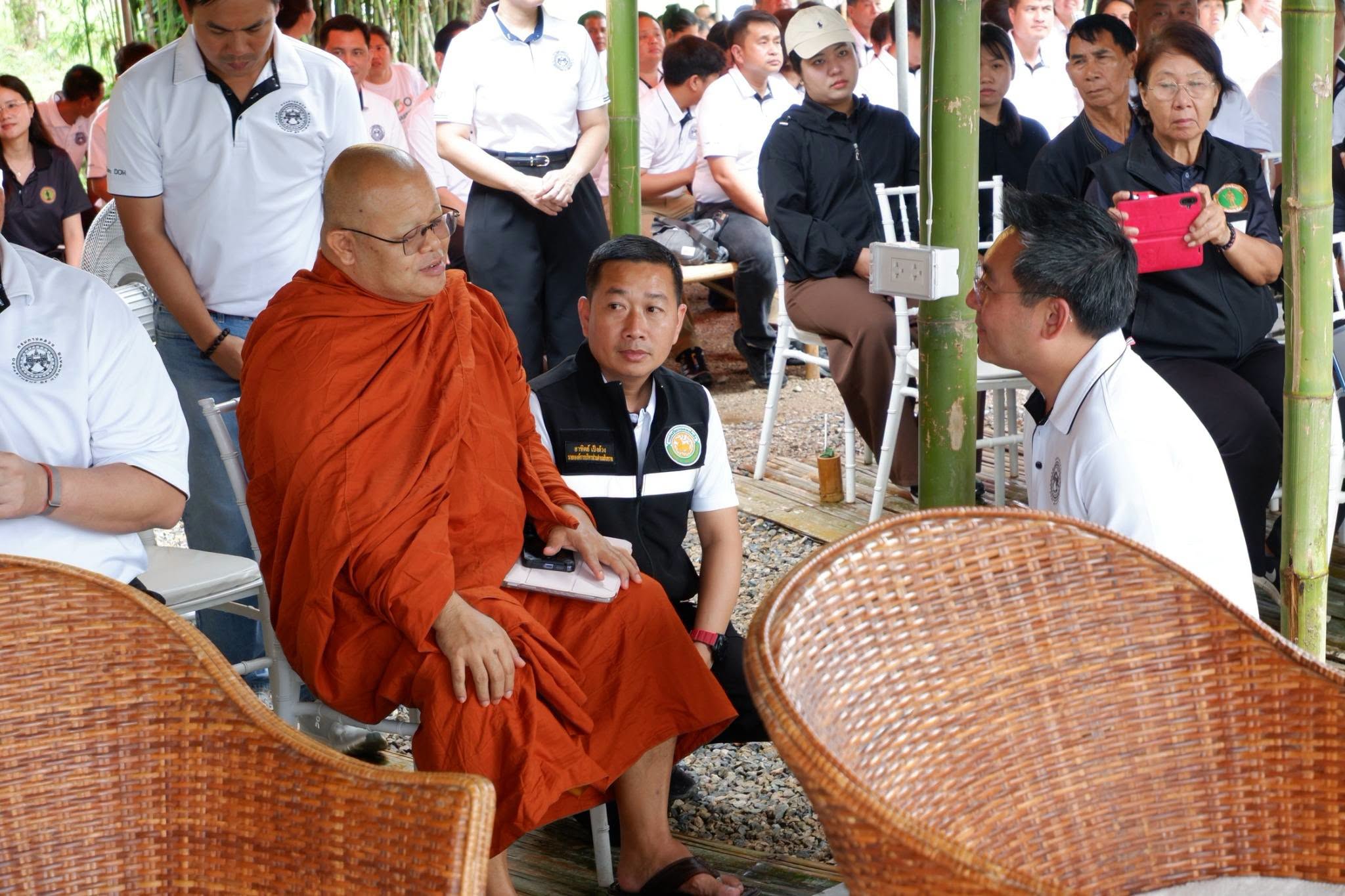 เทศบาลตำบลเวียงพร้าว ร่วมกิจกรรมปลูกต้นไม้ โครงการ DOH GREEN HIGHWAY