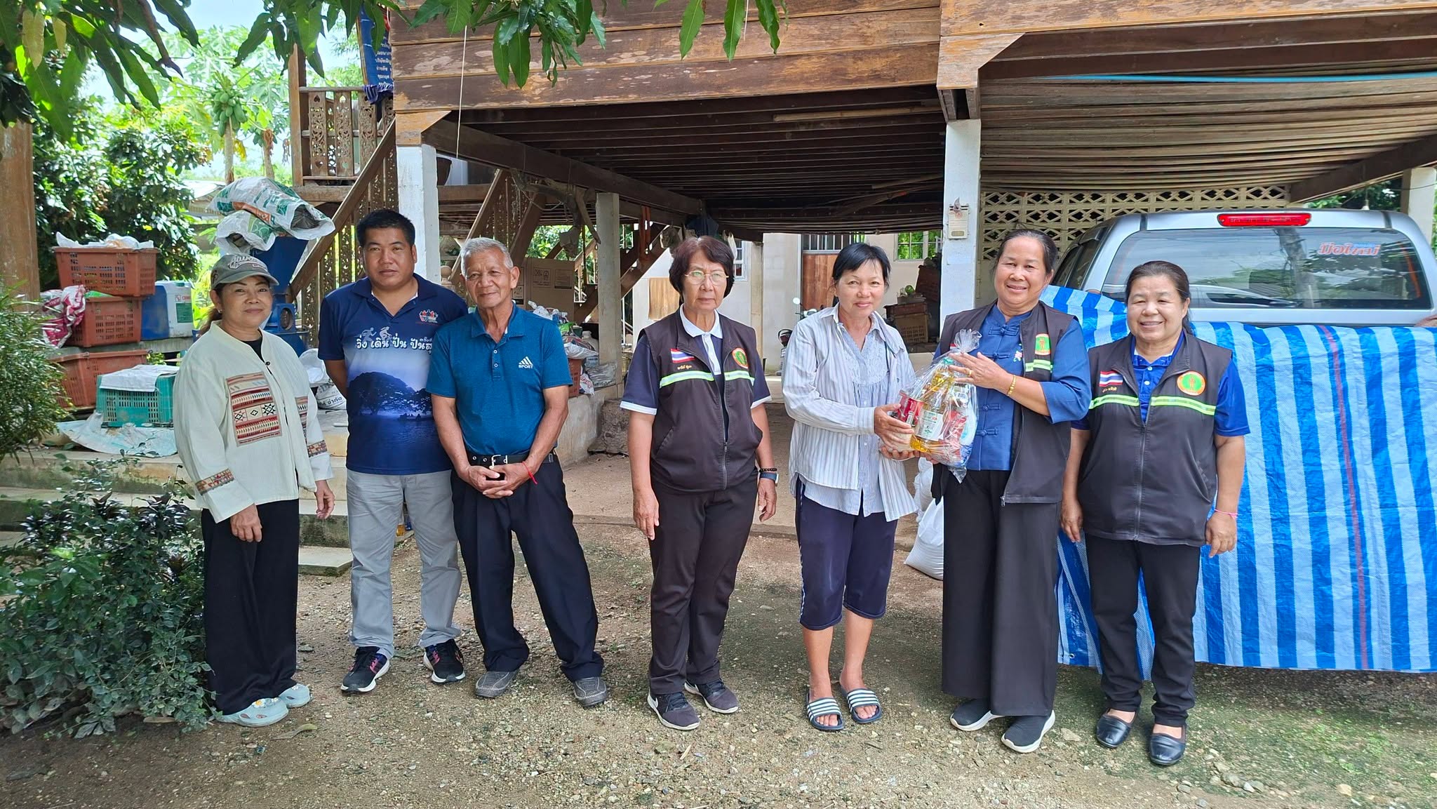 เทศบาลตำบลเวียงพร้าว ลงพื้นที่ช่วยเหลือและมอบถุงยังชีพแก่ผู้ประสบอุทกภัยฉับพลัน